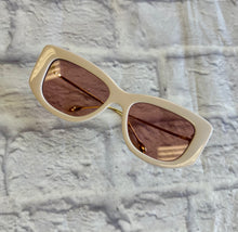 Load image into Gallery viewer, Gucci Double G Butterfly-frame Ivory &amp; Rose Gold Sunglasses
