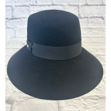 Load image into Gallery viewer, Hermes Black Rabbit Felt Farrah Hat SZ 59
