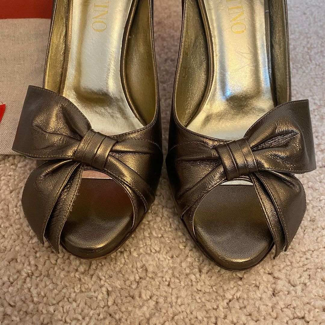 Valentino Gold Bow Pumps Size 37