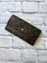 Load image into Gallery viewer, Louis Vuitton Monogram Snap Wallet
